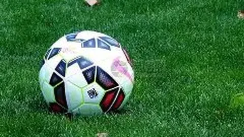 阿根廷球星梅西荣获2025年度足球教育大奖，布艺足球为奖品，教皇亲自祝福