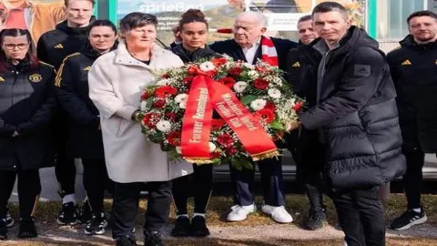 特尔施特根回归训练场：与队友并肩备战新赛季